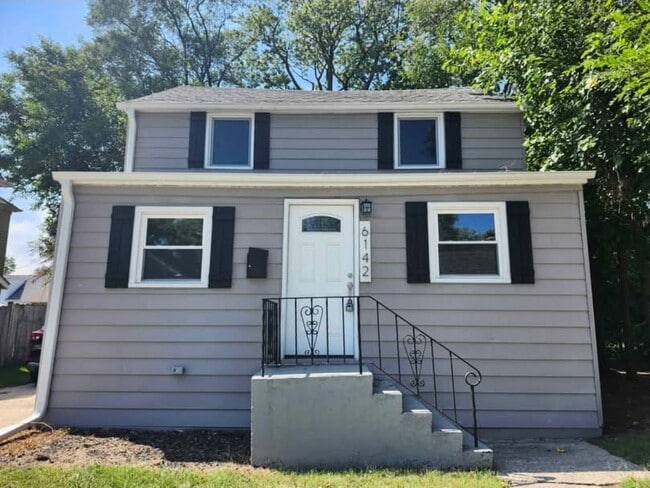 Building Photo - 6142 Ray Ave