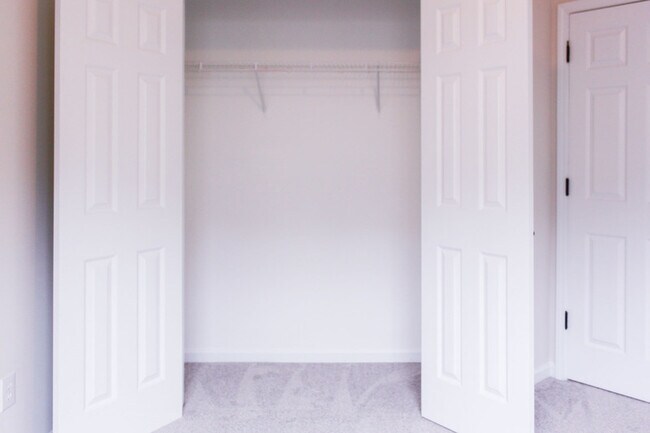 Building Photo - 2204 Valley Haven Dr