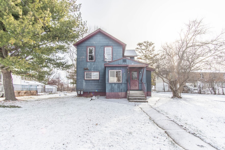 Building Photo - 820 Mill St