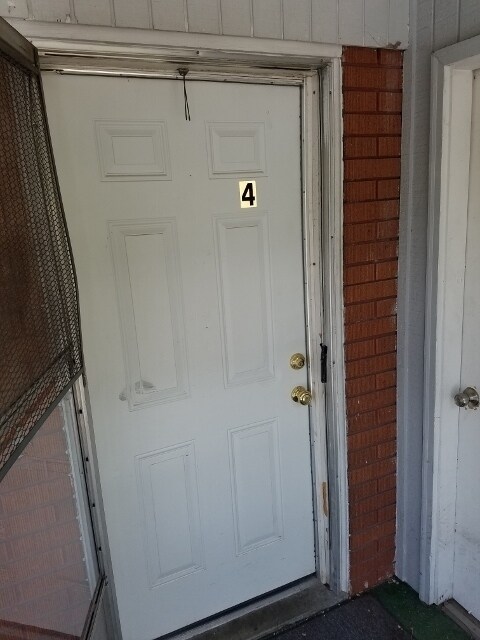 Building Photo - Remodeled Two bedroom apt, Sugarhouse; Covered Parking