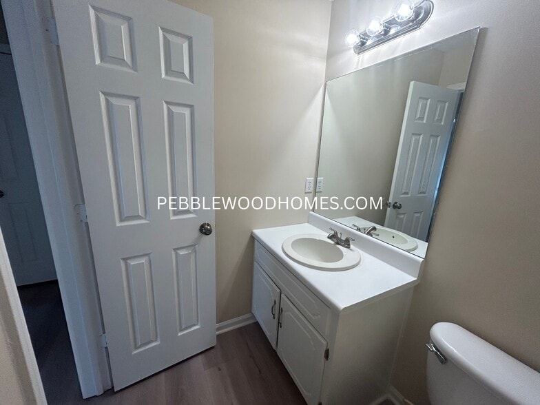 Building Photo - 2599 Candler Way SW