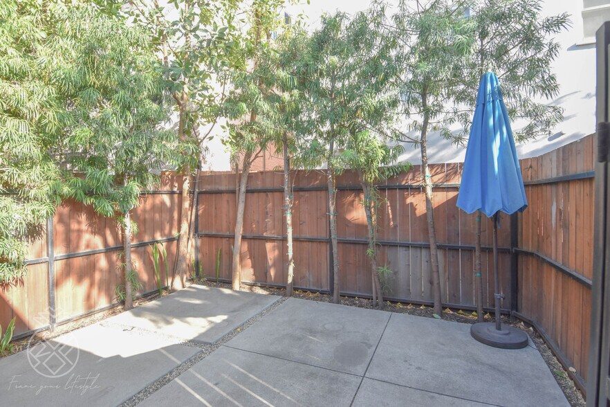 Building Photo - 905 Parkman Ave