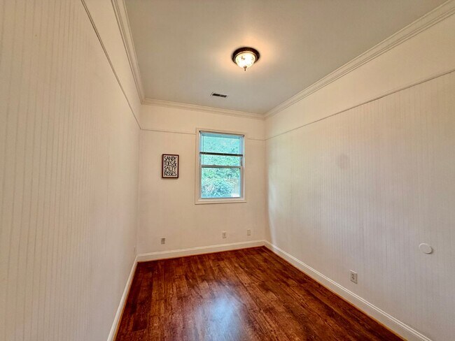 Building Photo - Recently Updated 4-Bedroom Ranch Home w/a 2 Bedroom Guest Cottage! Ready 05-01-26! Pet Friendly Home