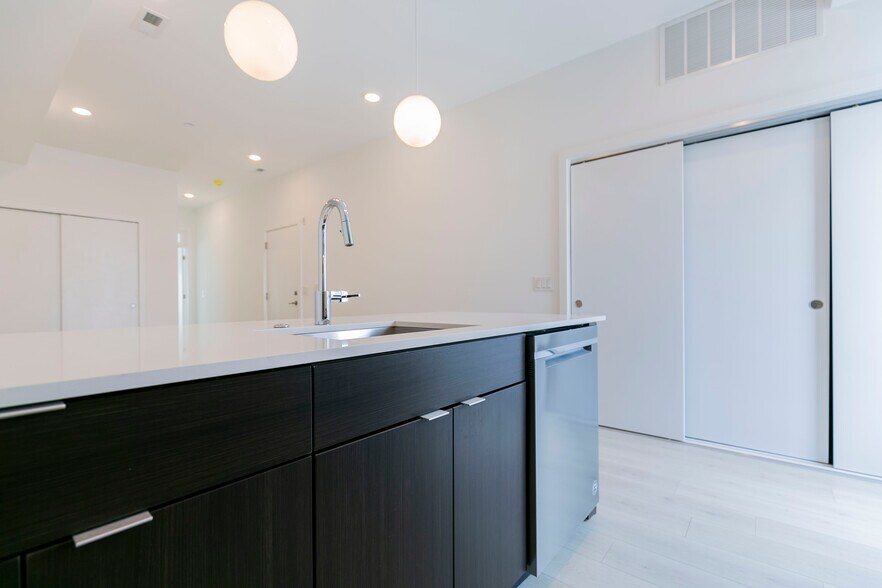 Building Photo - 1234 Lecount St