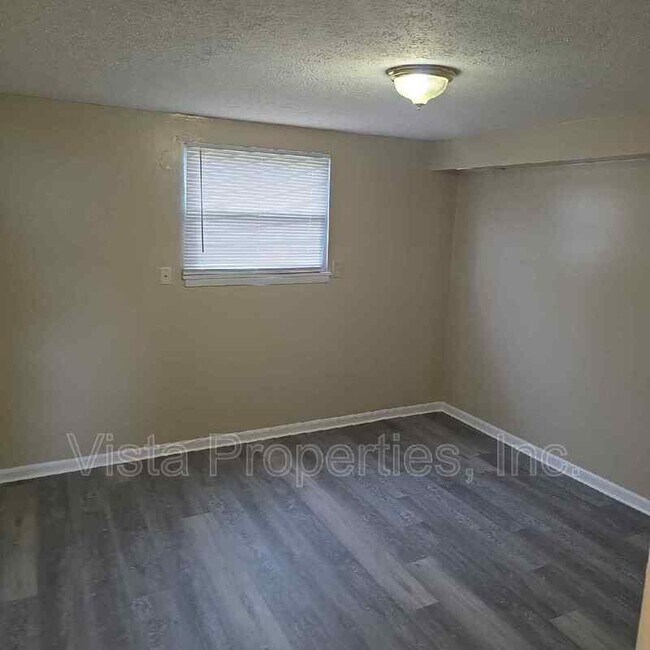 Building Photo - 4902 Saddlebrook Ln