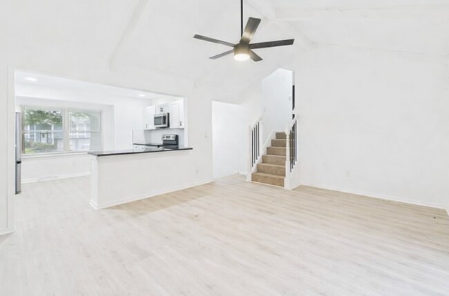 Building Photo - Stylishly Updated 4BR/3BA with Expansive Back Deck