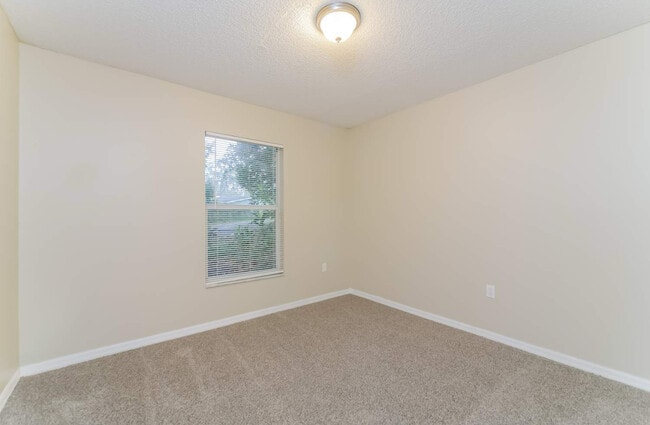 Building Photo - 920 W Lake Cannon Dr NW