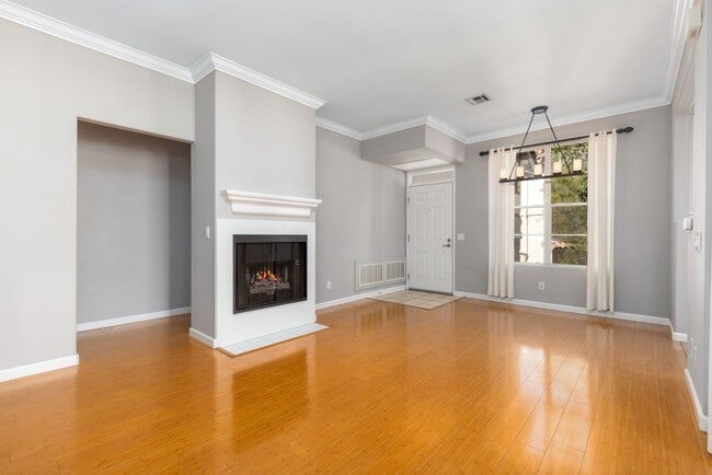 Building Photo - Beautiful Two Bedroom / Two Bathroom Condo (2nd floor / Top Floor) Near Del Mar Beaches! Call for...