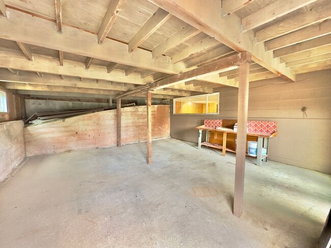 Building Photo - 2,510 Sq Ft | 5 Bedroom · 3 Bathroom – W/D, Terrace, Garage & Extra Space