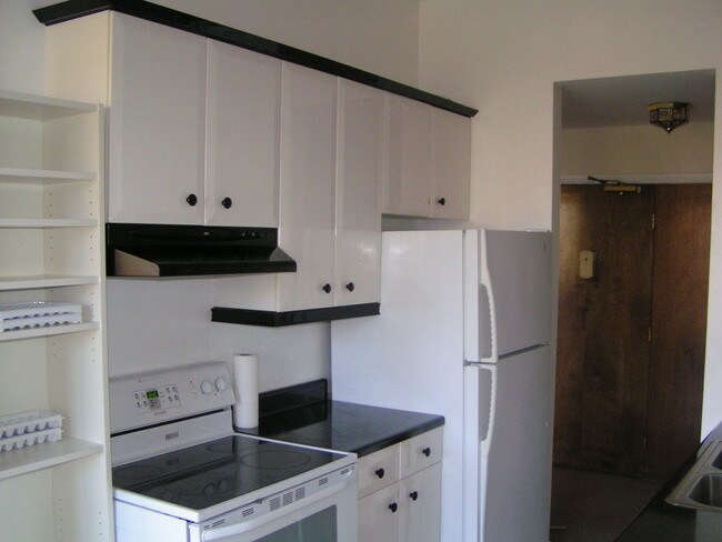 Kitchen - 5500 Hillcrest Ln