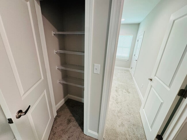 Building Photo - 3BR/3.5BA Townhome in The Crossing at Oxfo...