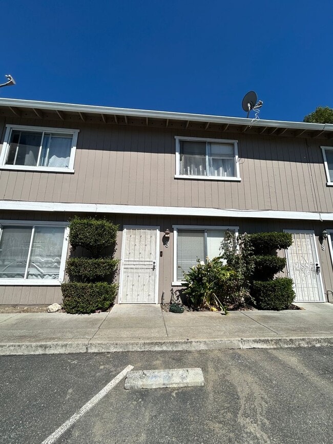 Building Photo - 805 South St