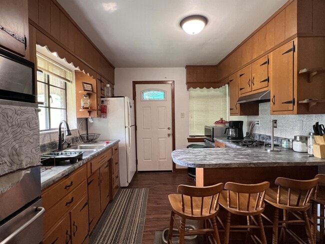 Building Photo - 1135 Sunset Dr