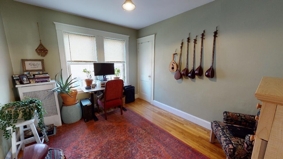 Building Photo - 52 Linwood St