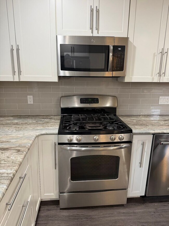 Building Photo - Flying Hills Townhouse