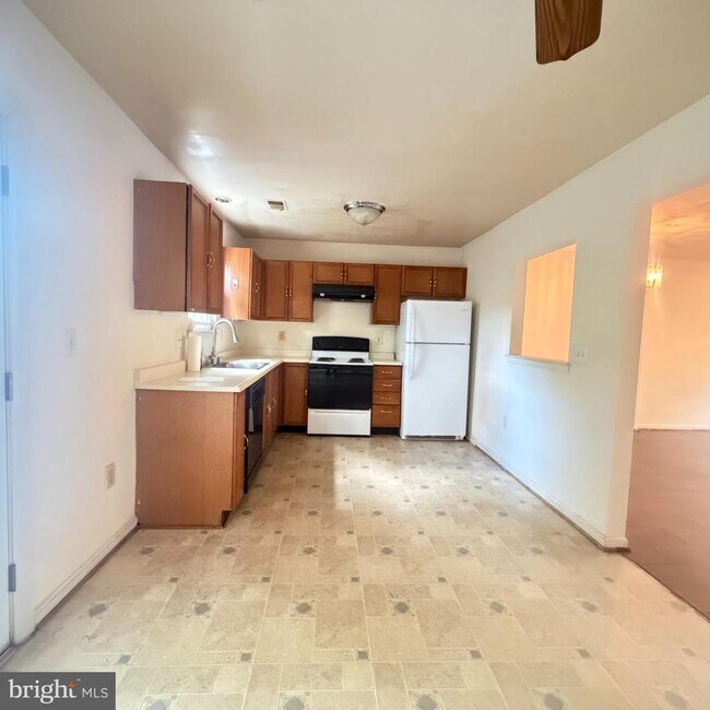 Building Photo - 7212 Lost Spring Ct