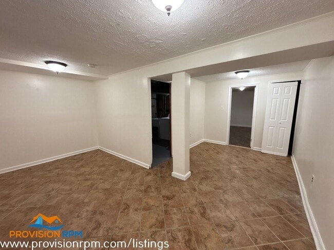 Building Photo - 5138 Clacton Ave