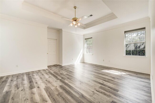 Building Photo - 8803 Memorial Creek Dr