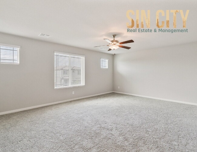 Building Photo - "Spacious 4-Bedroom Oasis with 2.5 Baths i...
