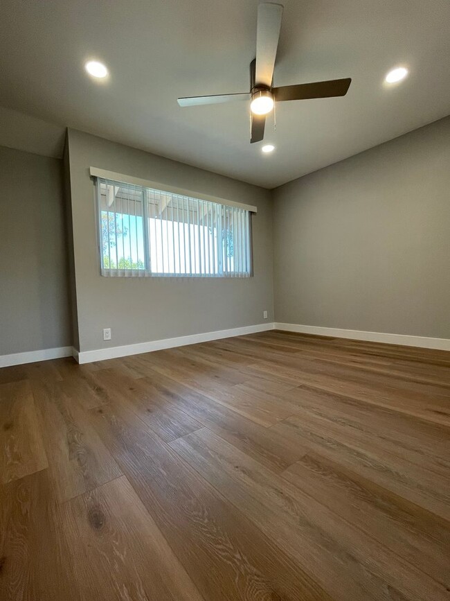 Building Photo - Remodeled Home in Irvine, Includes Attache...