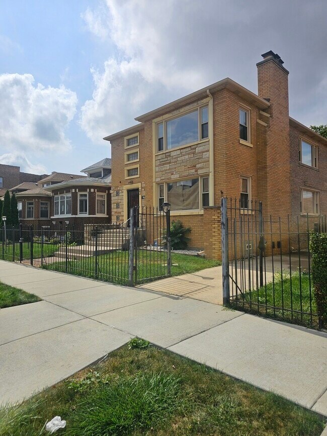 Building Photo - 7920 S Winchester Ave
