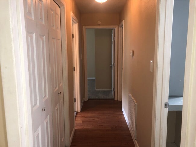 Building Photo - 307 Moss Hill Ln