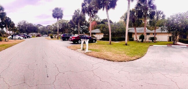 Building Photo - 11449 W Bayshore Dr