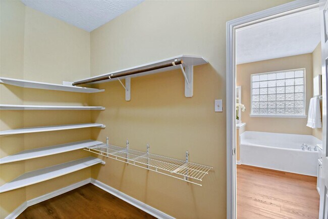 Building Photo - Beautifully Updated Home in Sugar Land’s S...