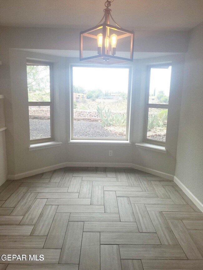 Building Photo - 408 Hollydale Dr