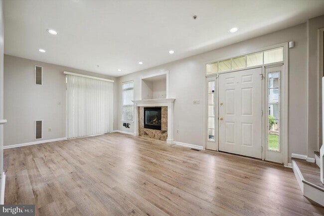 Building Photo - 701 Dresher Woods Dr