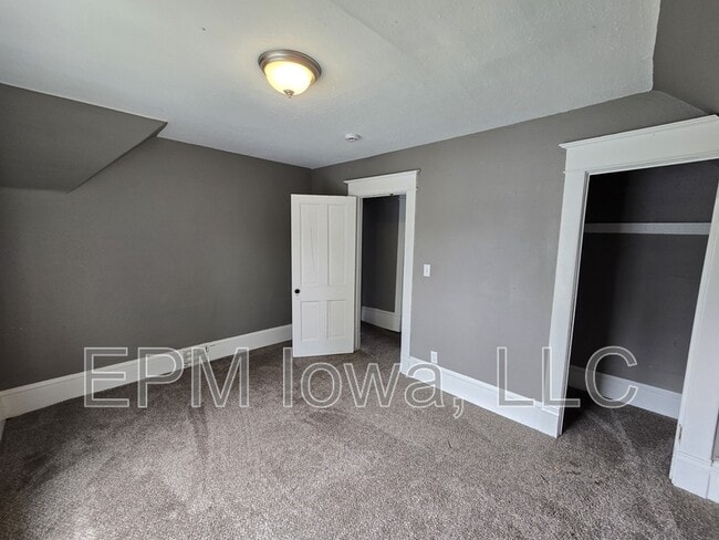 Building Photo - 514 Logan Ave