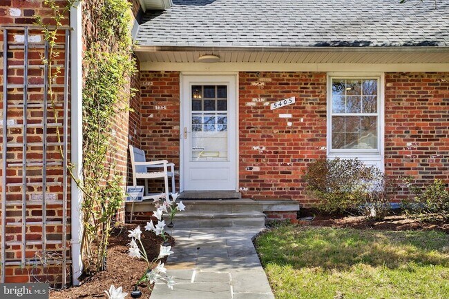 Building Photo - 5405 Ridgefield Rd