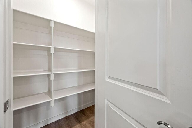 Building Photo - 1801 SW Poigai Wy