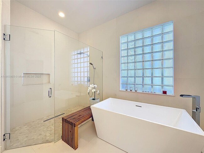 Building Photo - 4268 SW 141st Ave