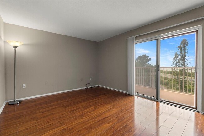 Building Photo - 7430 Sunshine Skyway Ln S