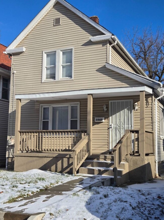 Building Photo - Charming 2-Bedroom Property in Prime Location (Section 8 Vouchers Accepted)