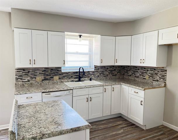 Building Photo - 209 Red Bird Ln