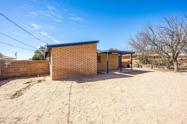 Building Photo - 963 Maple St