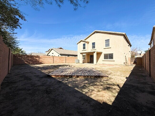 Building Photo - Spacious & Stylish in the Heart of Surprise!