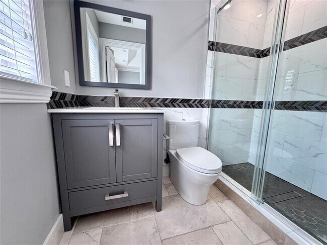 Building Photo - 1744 SE 9th St