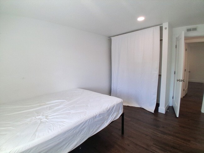 Building Photo - 724 W 1720 N