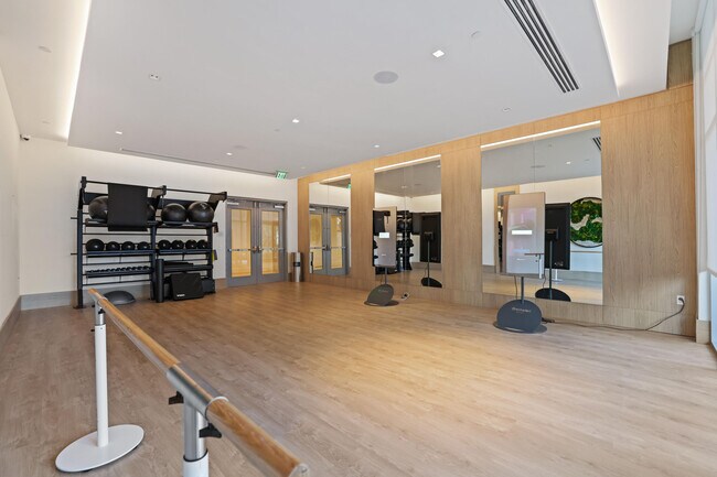 Building Photo - 220 Lake Shore Dr