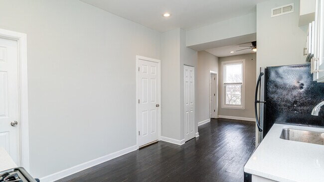 Building Photo - 2049 W Coulter St