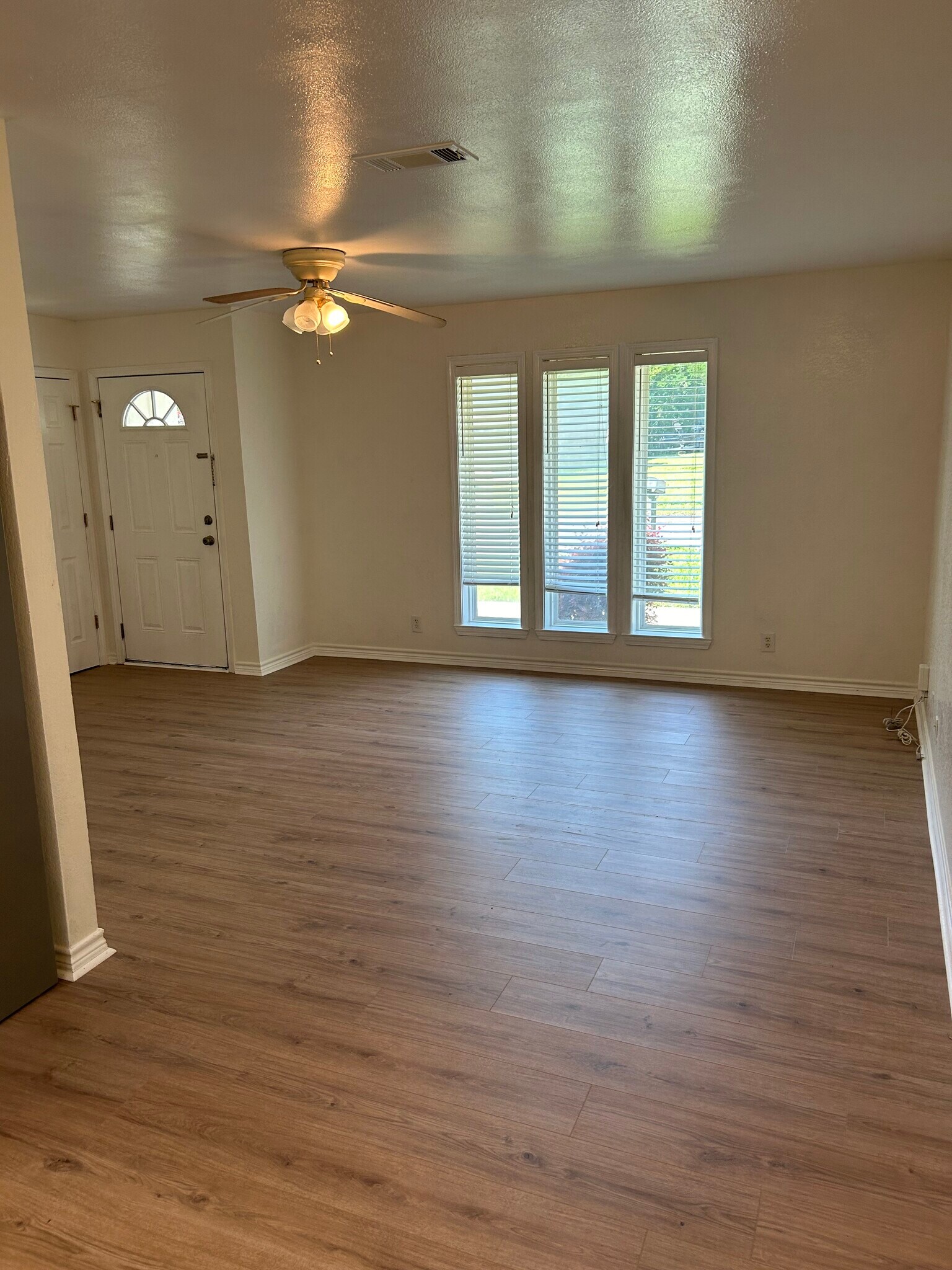 Building Photo - 317 W McLain Dr