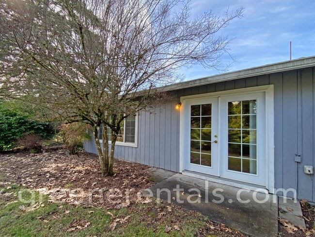 Building Photo - 2BR 1BA Duplex in Desired West Olympia Loc...