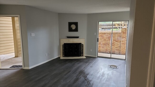 Building Photo - 11201 Lynbrook Dr