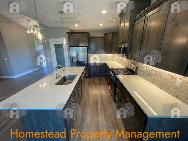 Building Photo - A HOME FOR THOSE WITH DISCERNING TASTE!