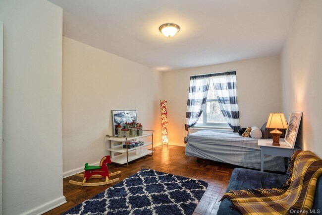 Building Photo - 565 Broadway St