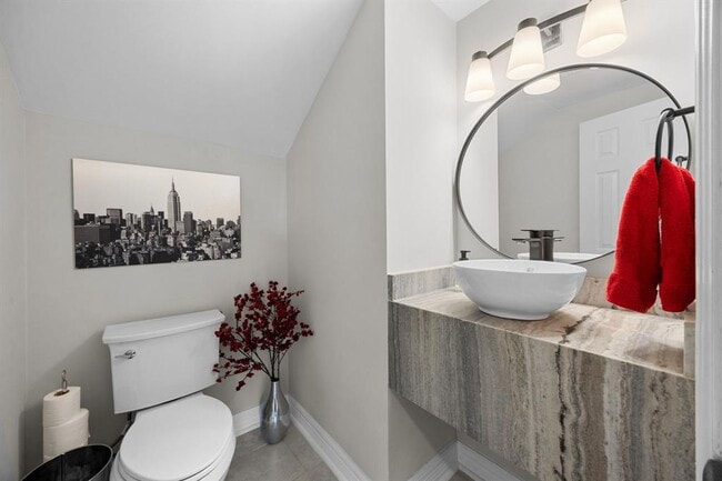 Building Photo - 5600 Blueridge Ct