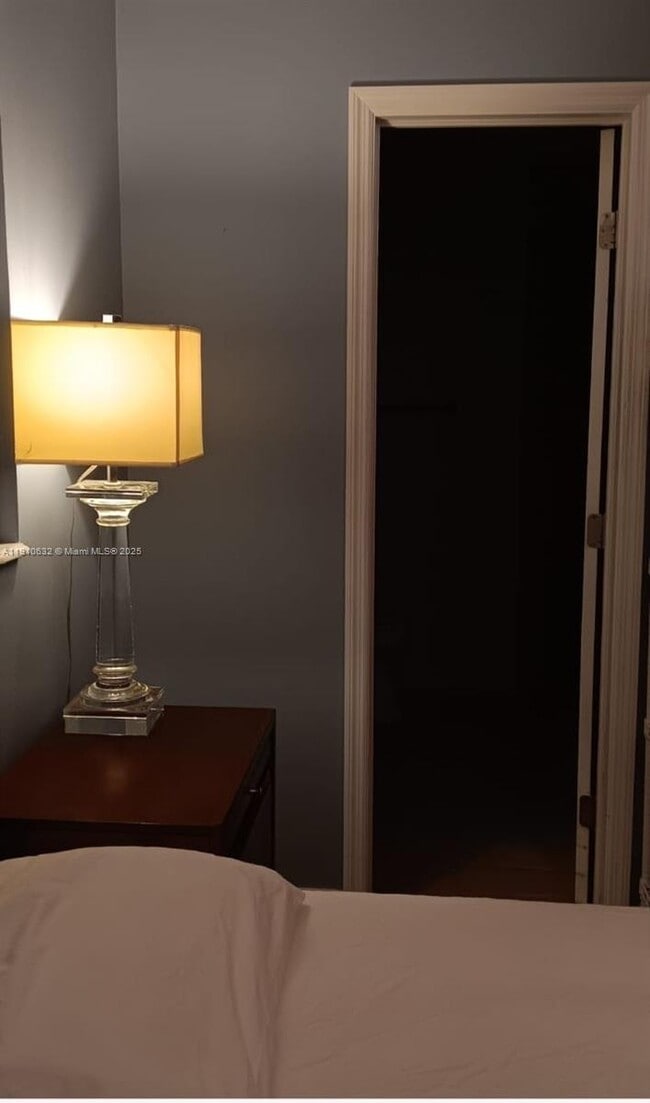 Building Photo - 2560 SW 11th St